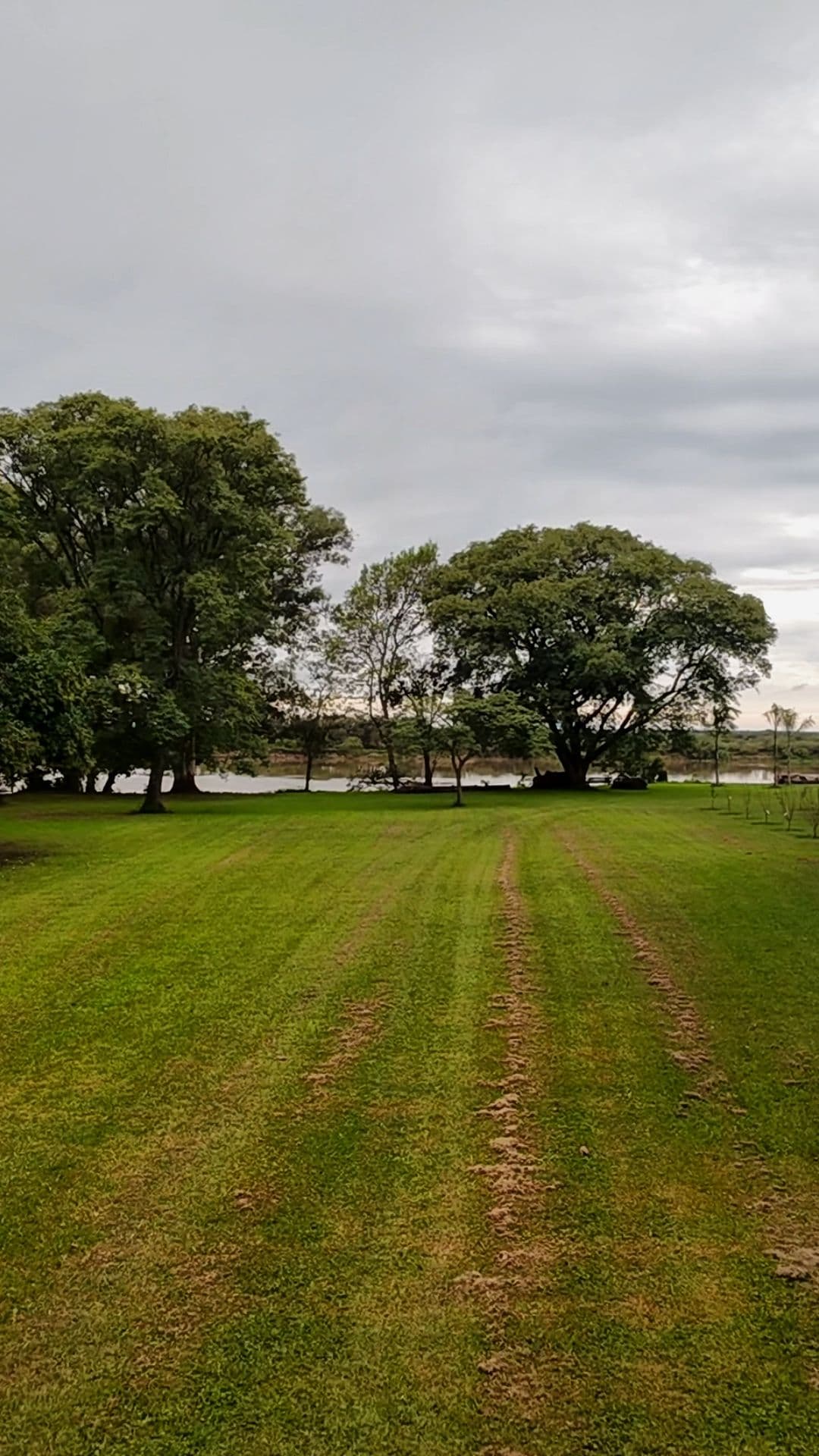 Lote sobre el río secundaria